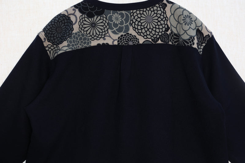 ノーカラーシャツ