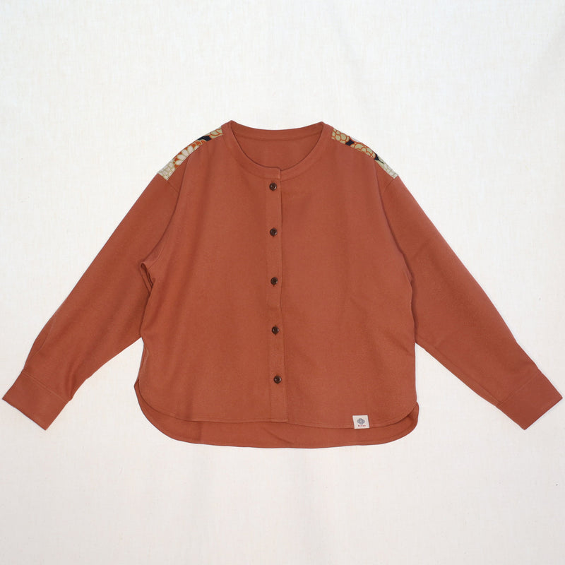 ノーカラーシャツ