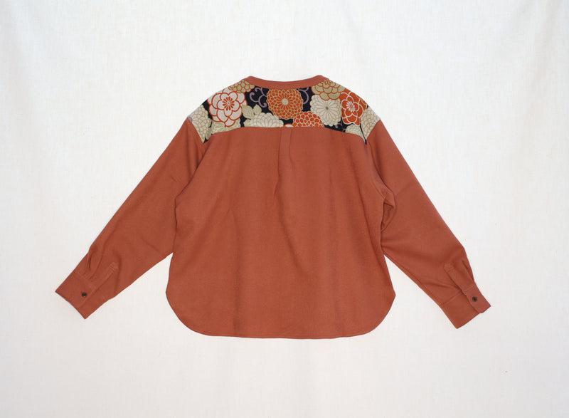 ノーカラーシャツ