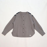 ノーカラーシャツ