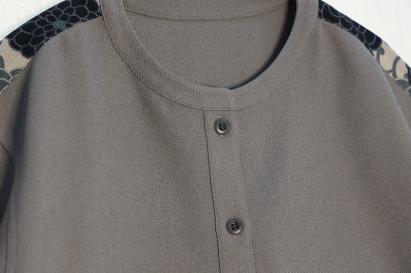 ノーカラーシャツ