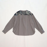 ノーカラーシャツ