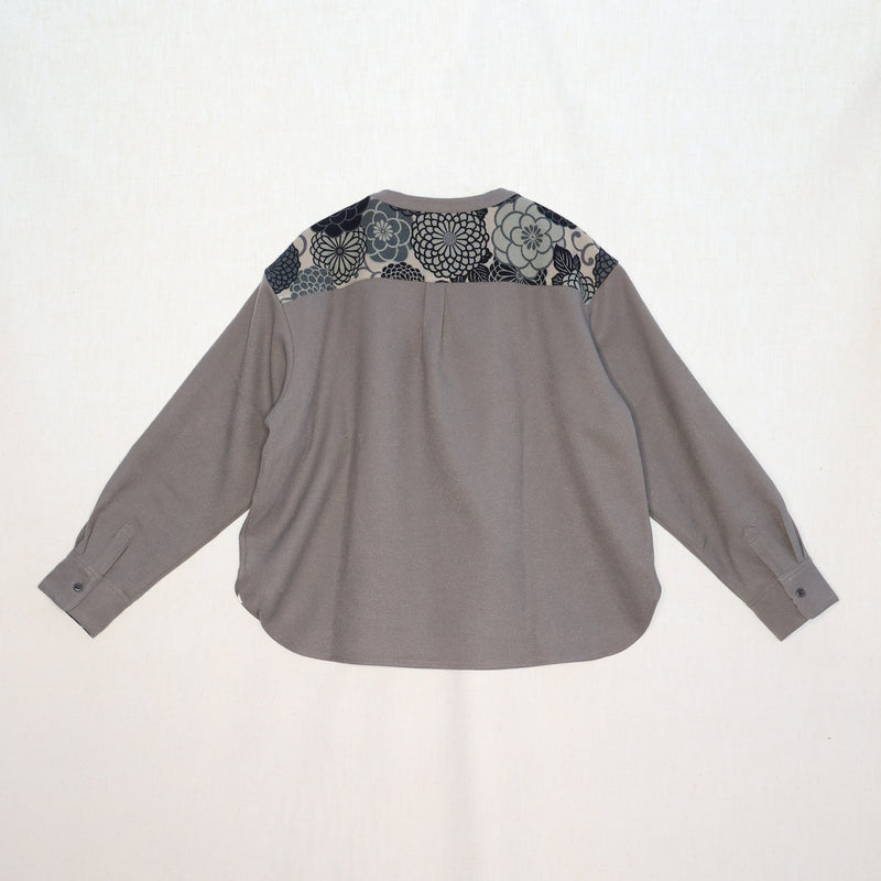 ノーカラーシャツ